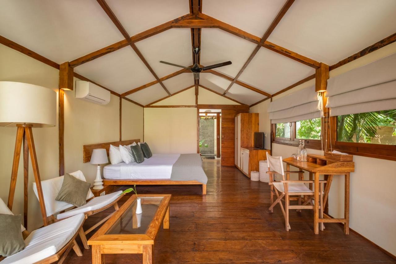 Gili Teak Beach Front Resort ギリ・トラワンガン エクステリア 写真