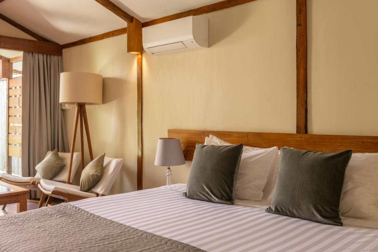 Gili Teak Beach Front Resort ギリ・トラワンガン エクステリア 写真