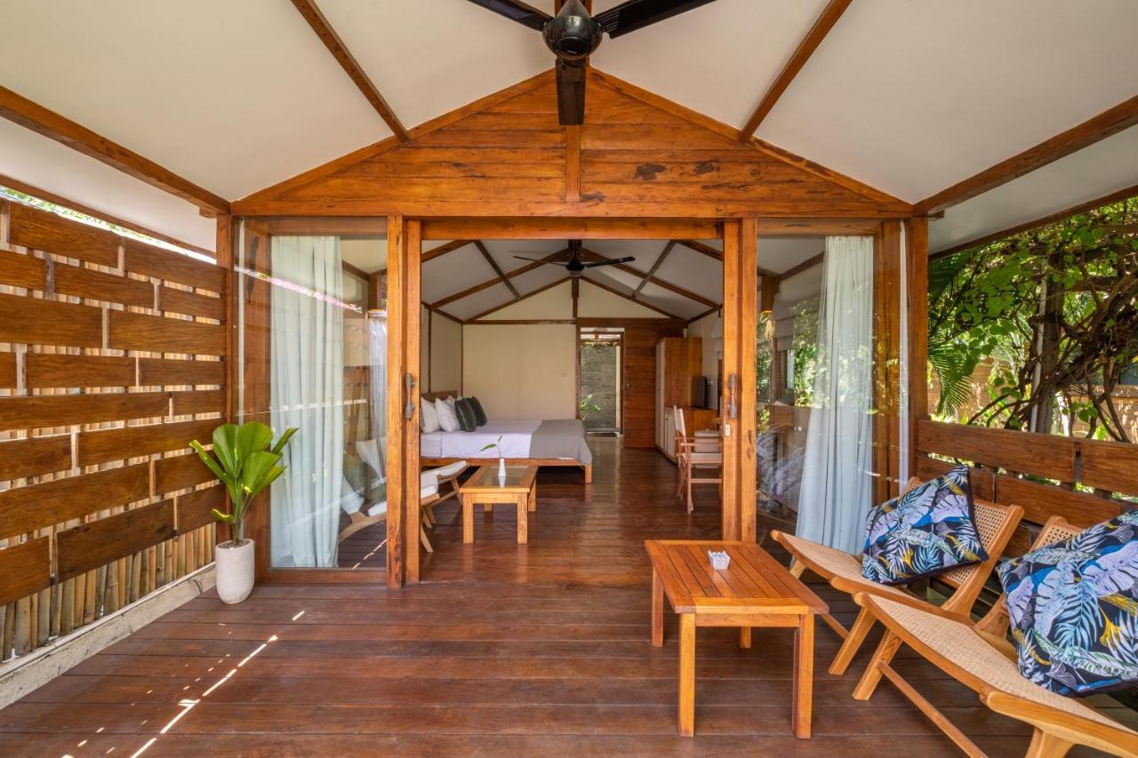 Gili Teak Beach Front Resort ギリ・トラワンガン エクステリア 写真