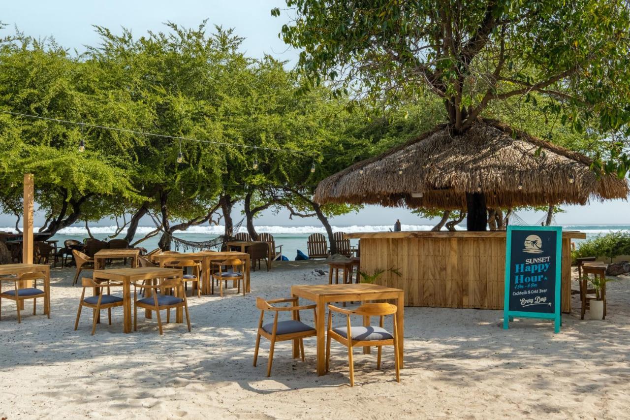 Gili Teak Beach Front Resort ギリ・トラワンガン エクステリア 写真