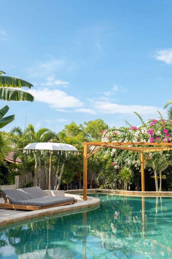Gili Teak Beach Front Resort ギリ・トラワンガン エクステリア 写真