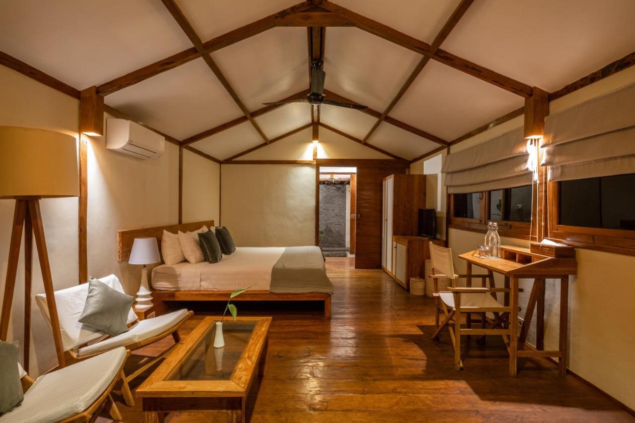 Gili Teak Beach Front Resort ギリ・トラワンガン エクステリア 写真