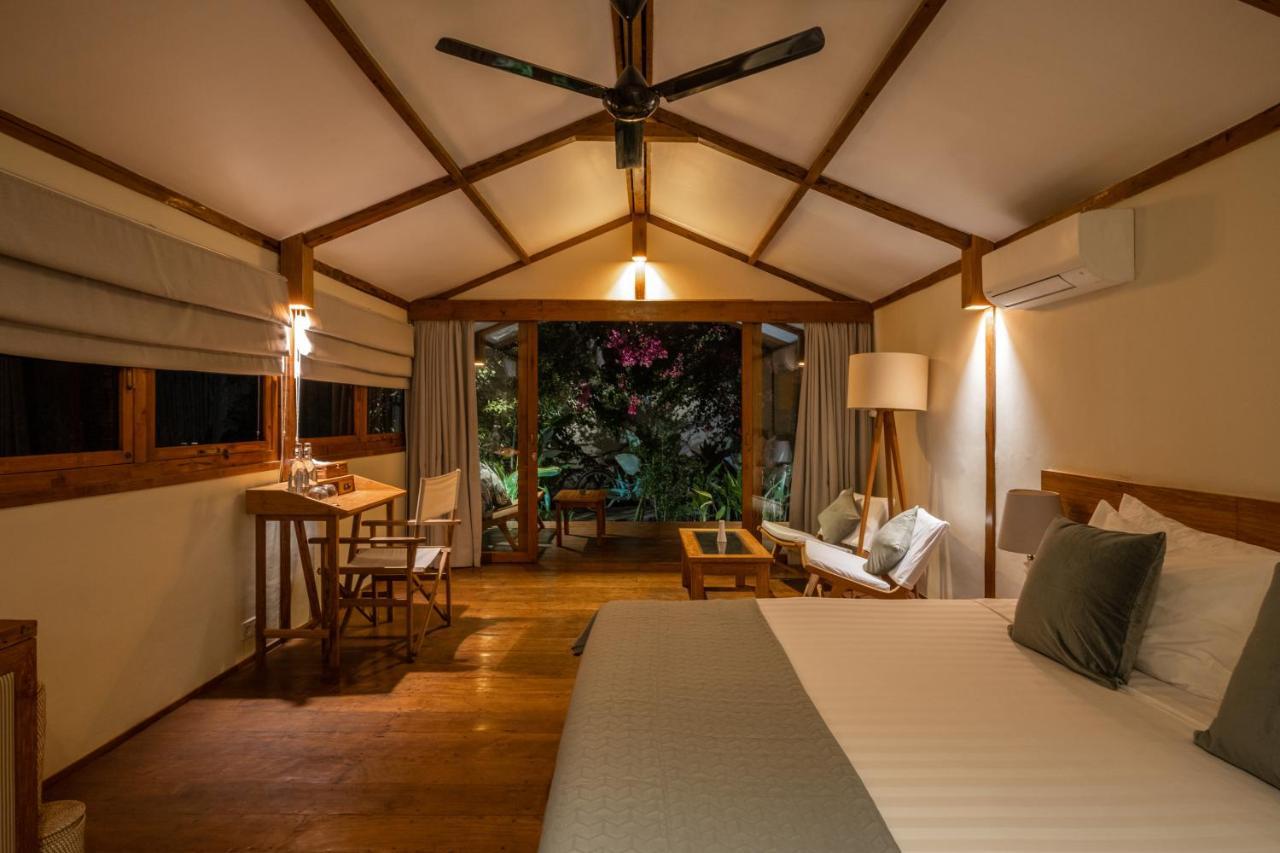 Gili Teak Beach Front Resort ギリ・トラワンガン エクステリア 写真