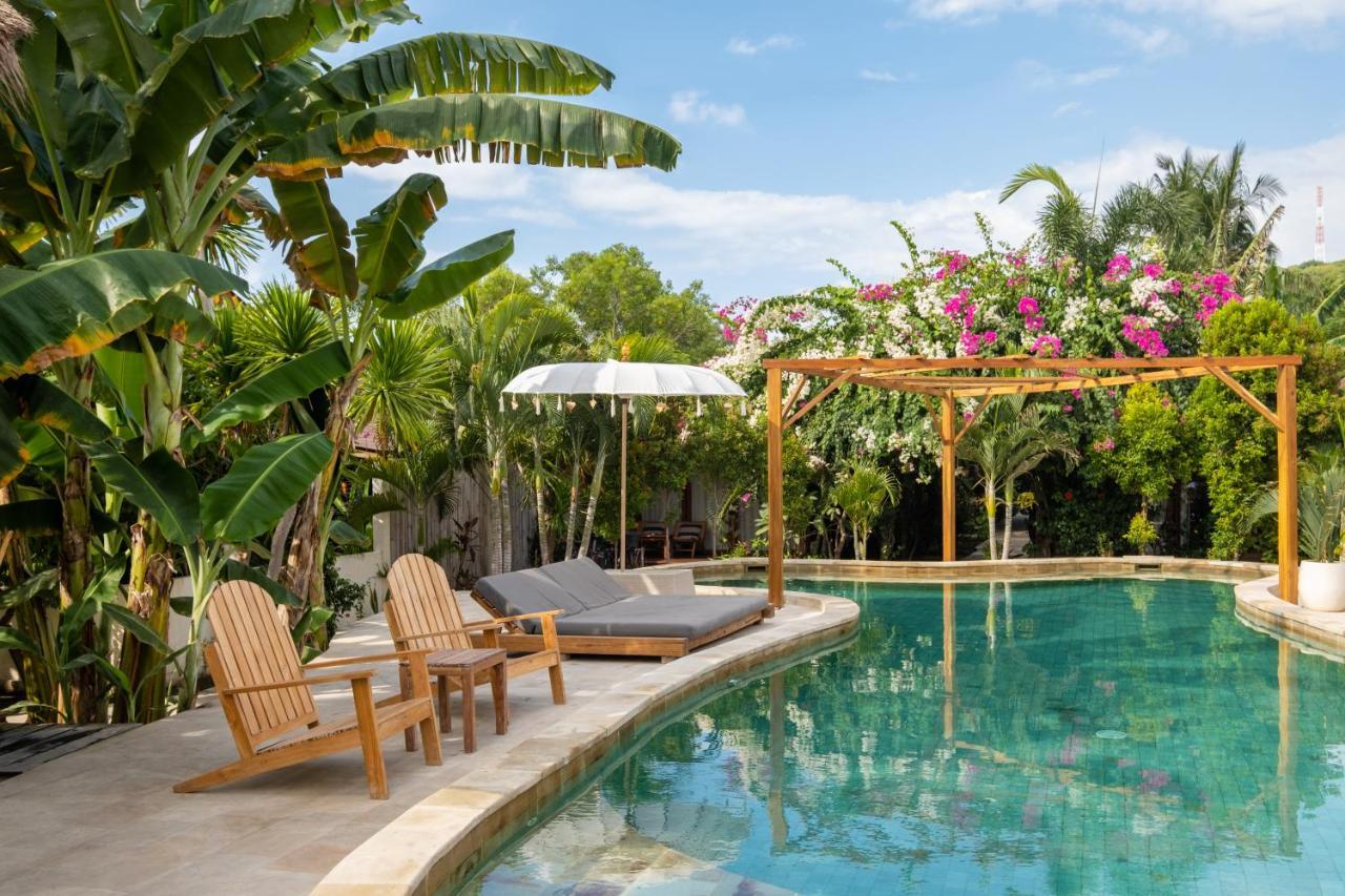 Gili Teak Beach Front Resort ギリ・トラワンガン エクステリア 写真