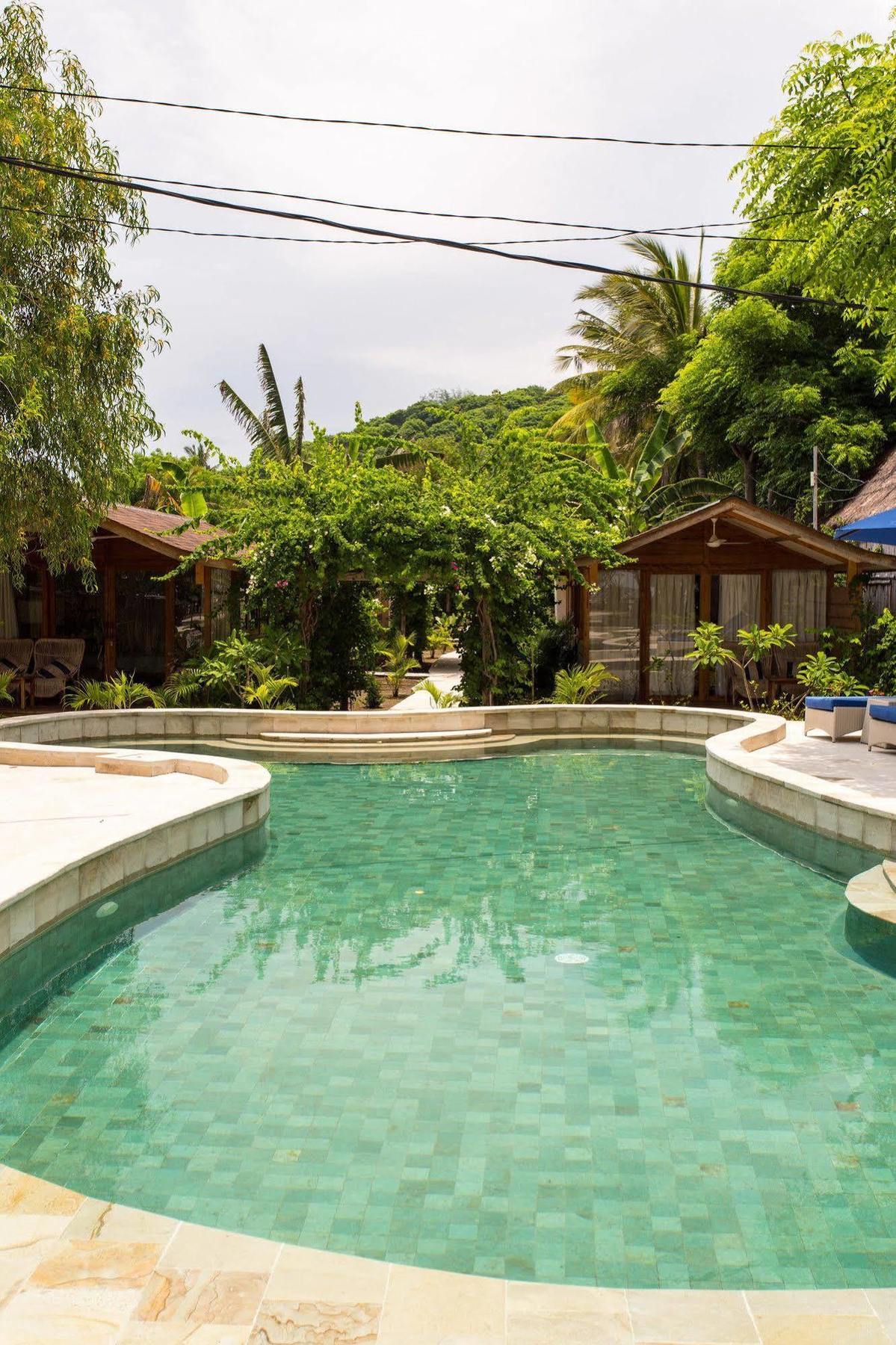 Gili Teak Beach Front Resort ギリ・トラワンガン エクステリア 写真