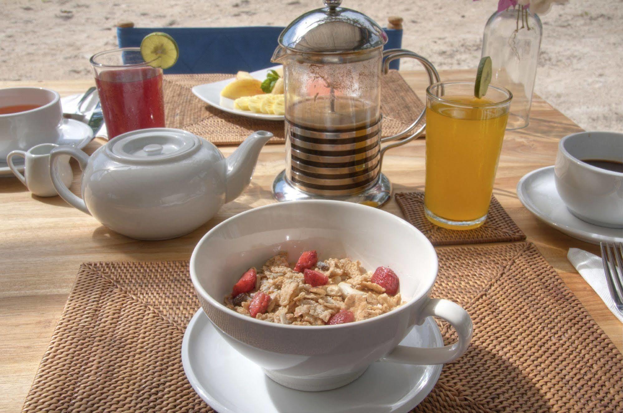Gili Teak Beach Front Resort ギリ・トラワンガン エクステリア 写真