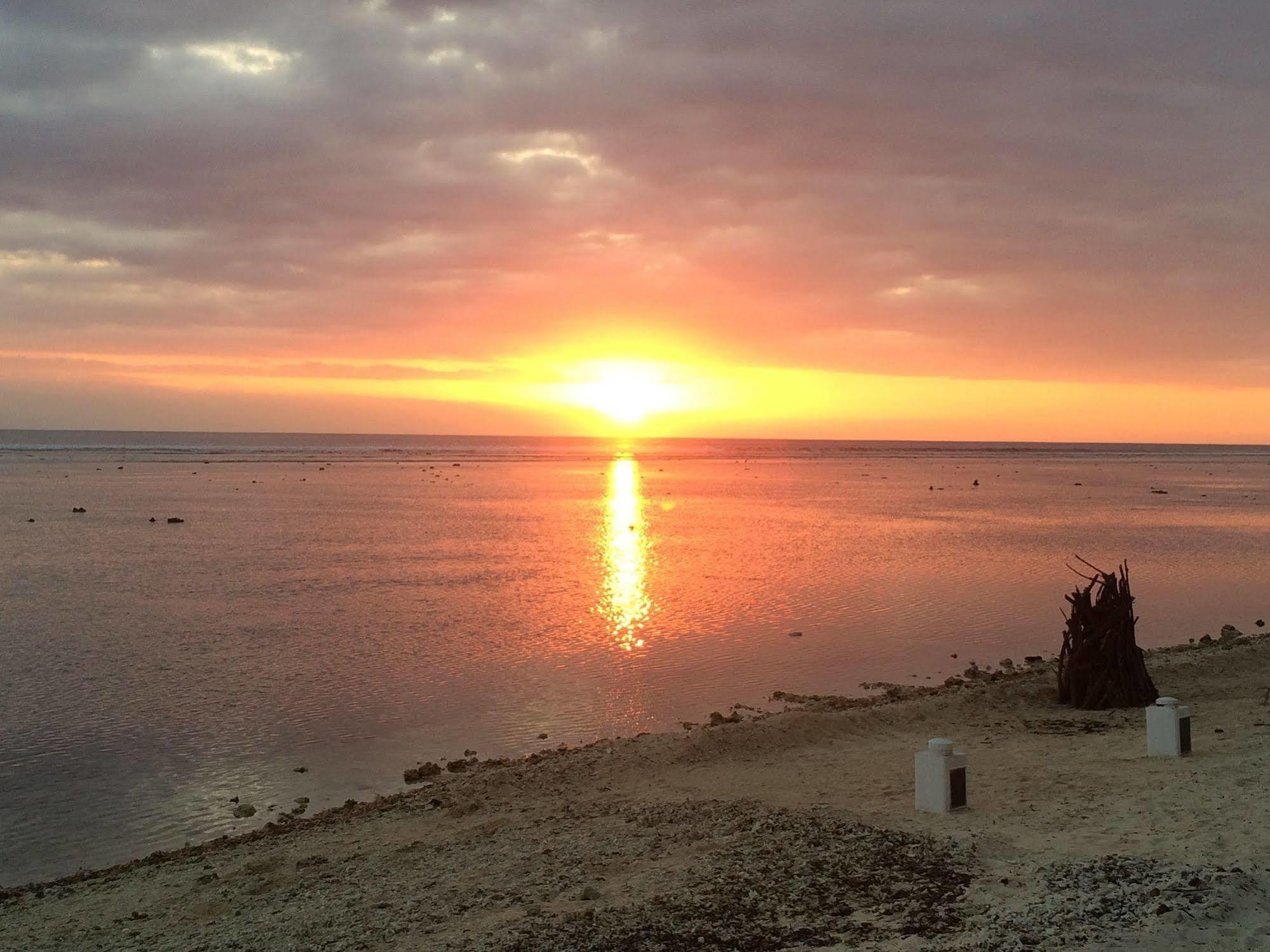 Gili Teak Beach Front Resort ギリ・トラワンガン エクステリア 写真